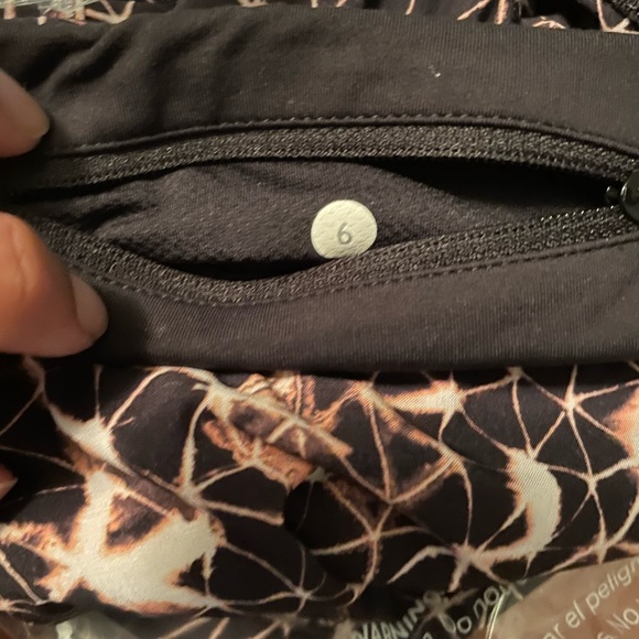 Small black Lululemon athletic skirt - Picture 8 of 8